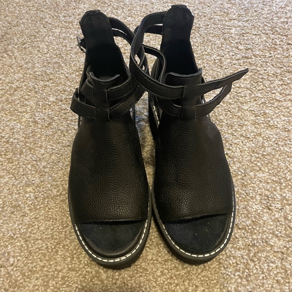 Black platform sandals - Picture 2 of 3